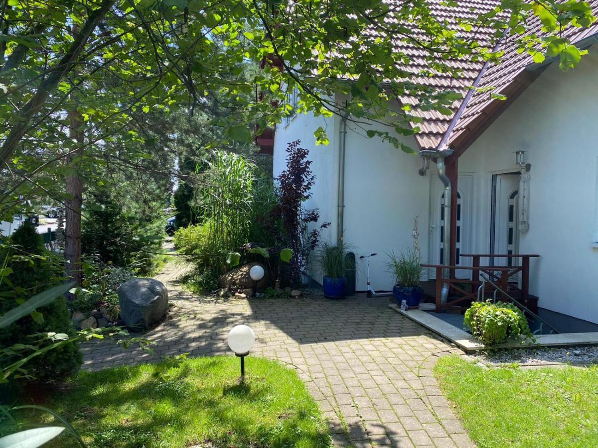 Pool & Lake Holiday Home Markkleeberg Exterior photo