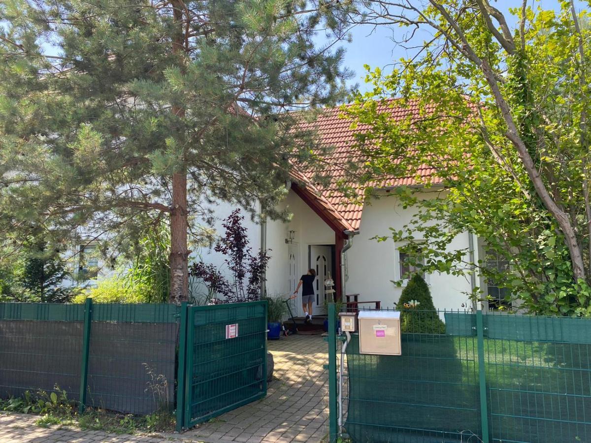 Pool & Lake Holiday Home Markkleeberg Exterior photo