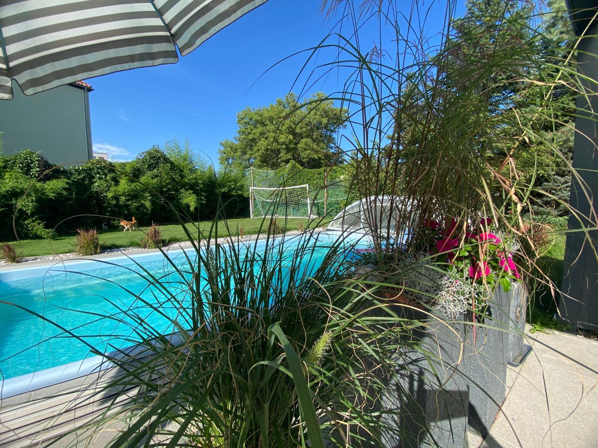 Pool & Lake Holiday Home Markkleeberg Exterior photo